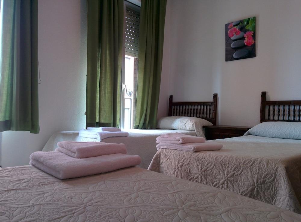 Hostal Santa Barbara Soria Exterior photo