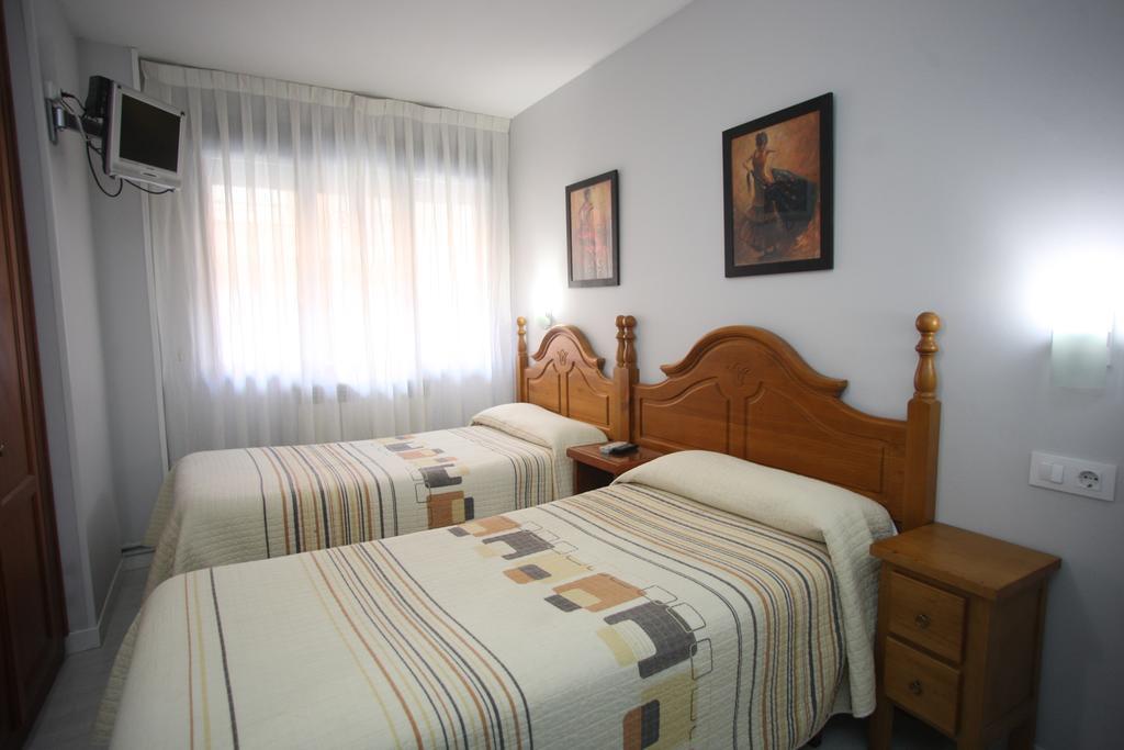 Hostal Santa Barbara Soria Exterior photo
