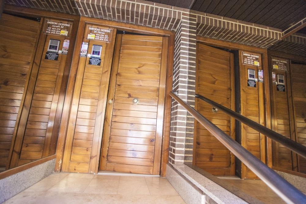 Hostal Santa Barbara Soria Exterior photo